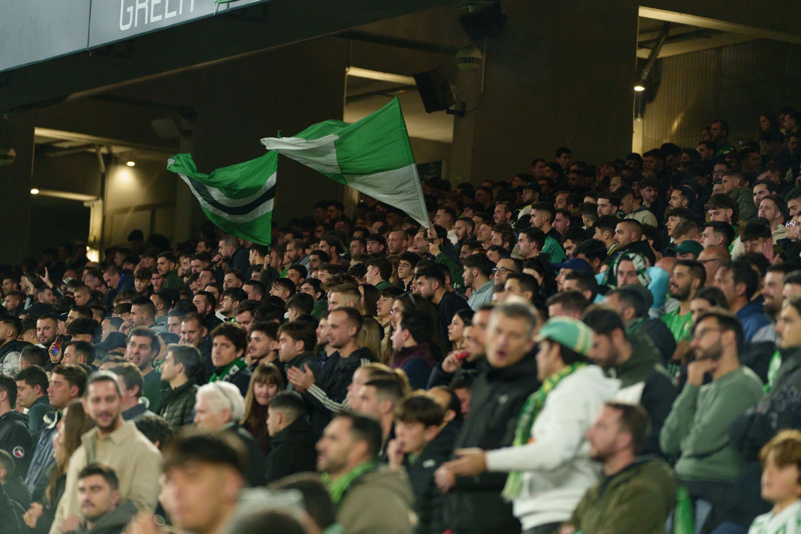 El Villamarín estalla: cánticos de 'Directiva, dimisión' y mensaje para Ángel Haro desde el Gol Sur