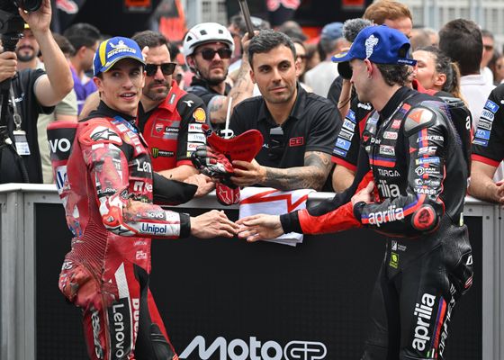 Aprilia se quita del medio y apunta a Marc Márquez