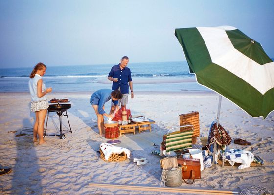 El error más común al comer en la playa que puede poner en riesgo tu salud