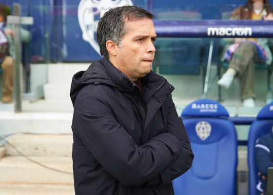 Luis Castro lamenta el empate del Levante y habla de la lesión de Tunde: "Pienso que para el próximo partido no va a estar"