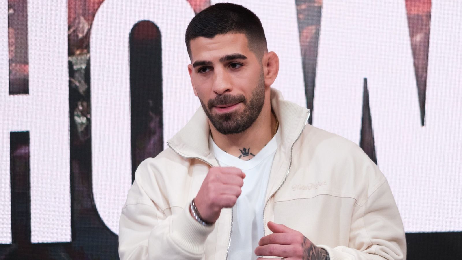 Ilia Topuria le da un buen repaso a Makhachev