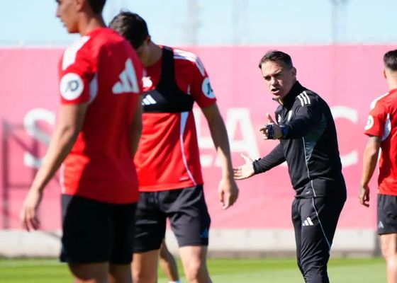 Luis García Plaza sigue ensamblando las piezas para su debut al frente del Sevilla 