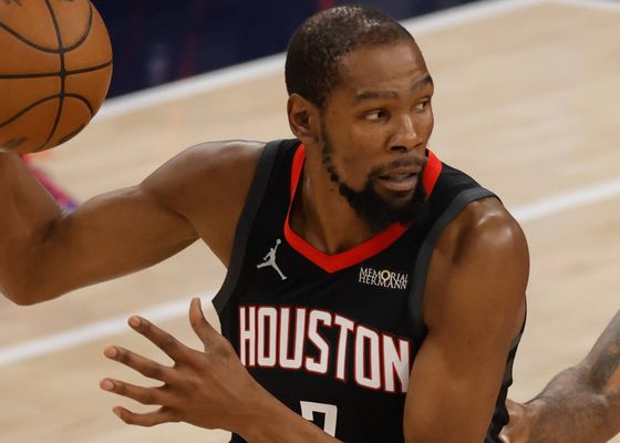 Kevin Durant se luce y los Lakers tocan fondo