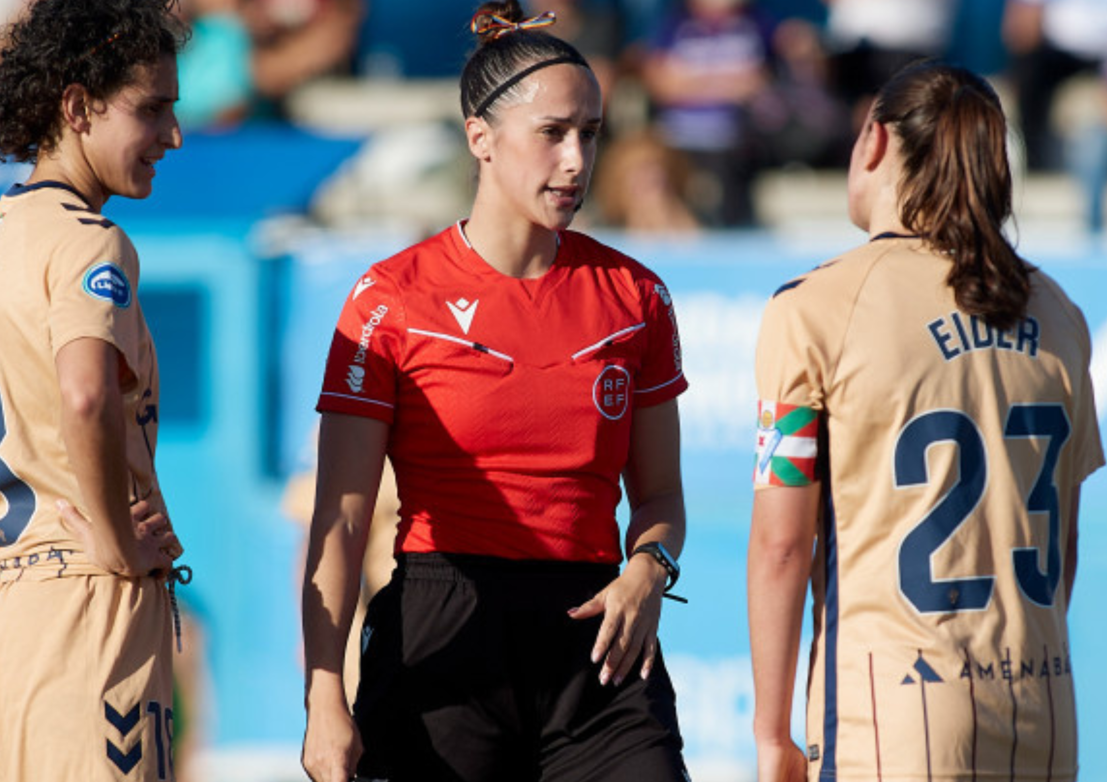 El VAR barato que sale caro: el FVS provoca interrupciones y ralentiza el juego en la Liga F