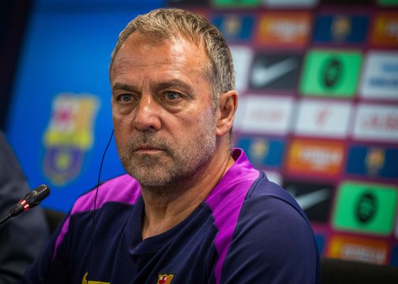 Flick confirma su renovación y da un consejo a Lamine Yamal: "﻿Son cosas que no me gustan, lo he hablado con él, ﻿nosotros nos dedicamos a jugar al fútbol"