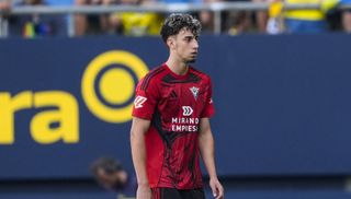 El Valencia, preocupado por la situación de uno de sus jóvenes: Iker Córdoba
