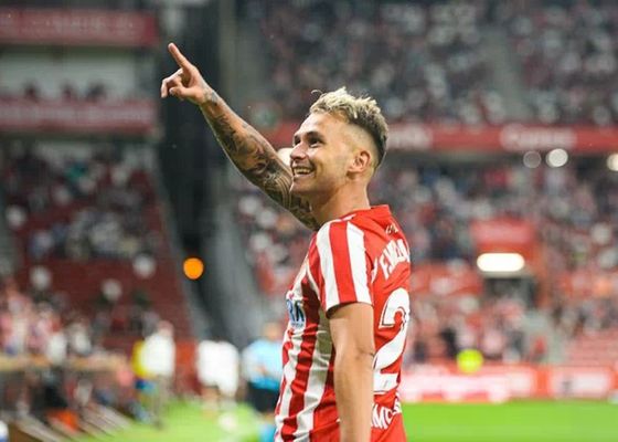 El Málaga se adelanta al Levante y Eibar y se lleva a un codiciado mediapunta