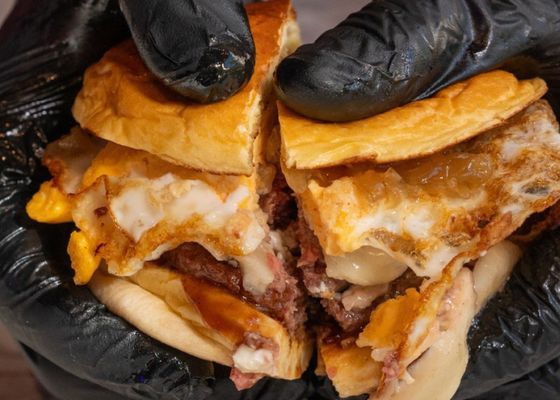 La hamburguesa que no aparece en los 'Top 5', pero que estás obligado a probar si pasas por Sevilla Este