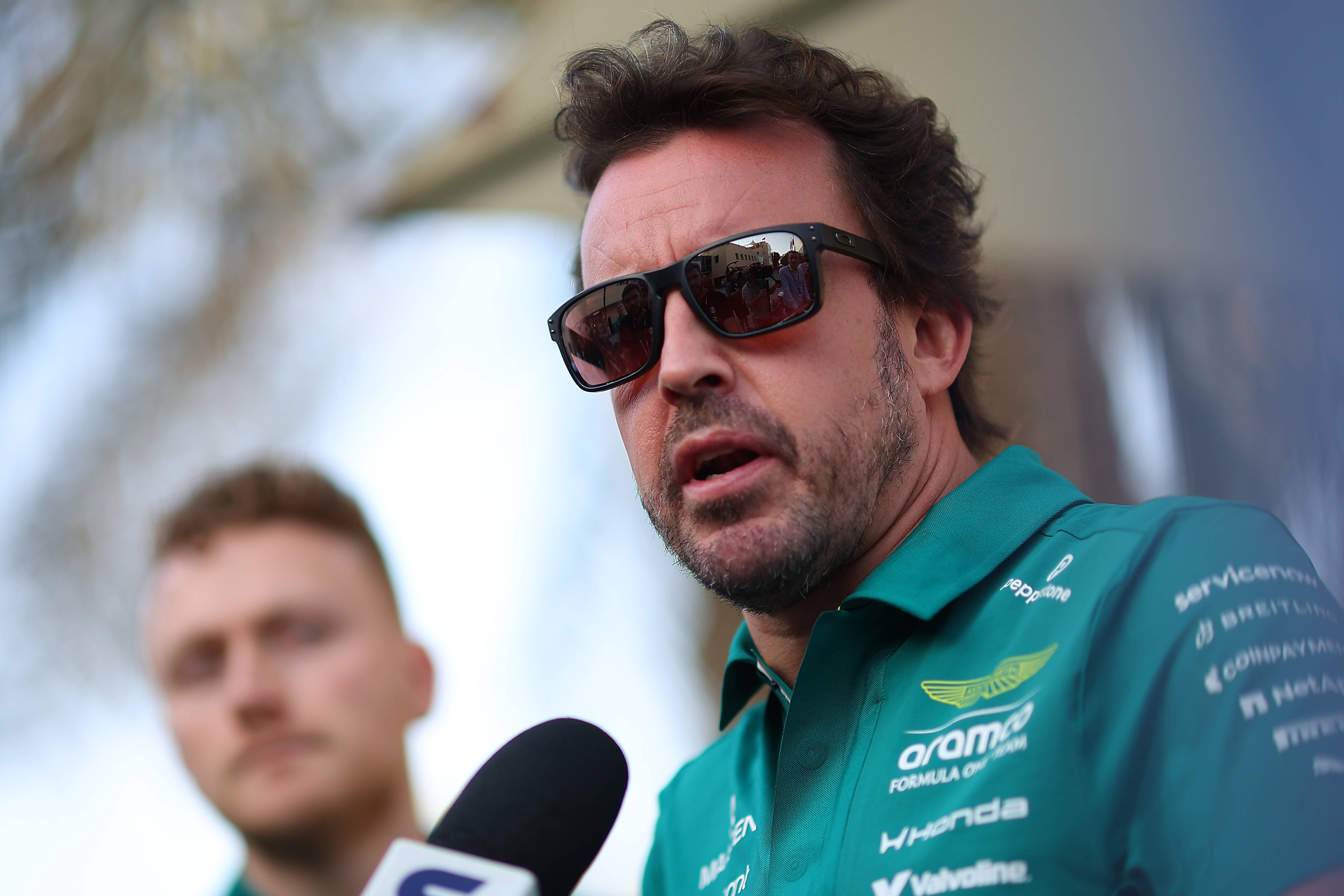 Fernando Alonso y Aston Martin no se ponen de acuerdo