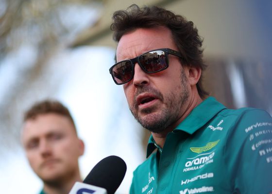 Fernando Alonso y Aston Martin no se ponen de acuerdo