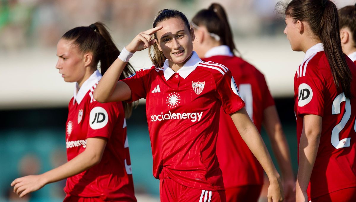 El Sevilla golea en casa del Betis