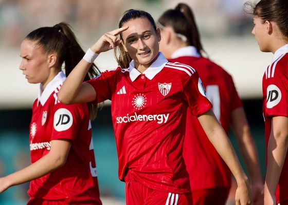 El Sevilla golea en casa del Betis