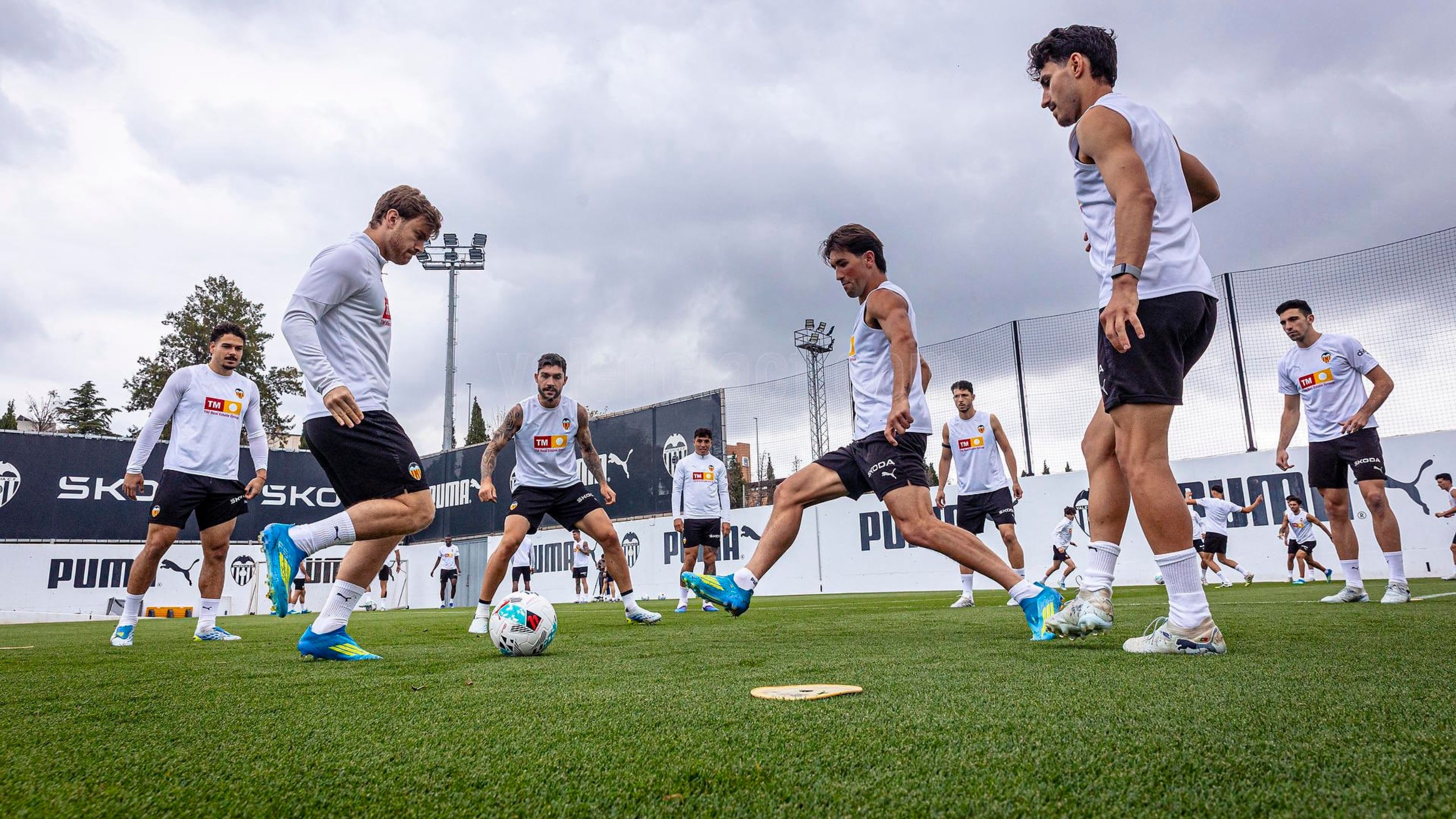 Corberán repasa la enfermería del Valencia: Lucas Beltrán, Cömert, Agirrezabala, Núñez, Pepelu, Sadiq, Hugo Duro...