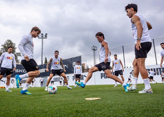 Corberán repasa la enfermería del Valencia: Lucas Beltrán, Cömert, Agirrezabala, Núñez, Pepelu, Sadiq, Hugo Duro...