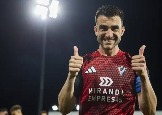 Sergio Postigo señala al Mirandés