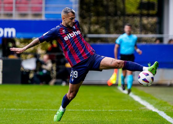 El Almería cierra sus dos primeros fichajes