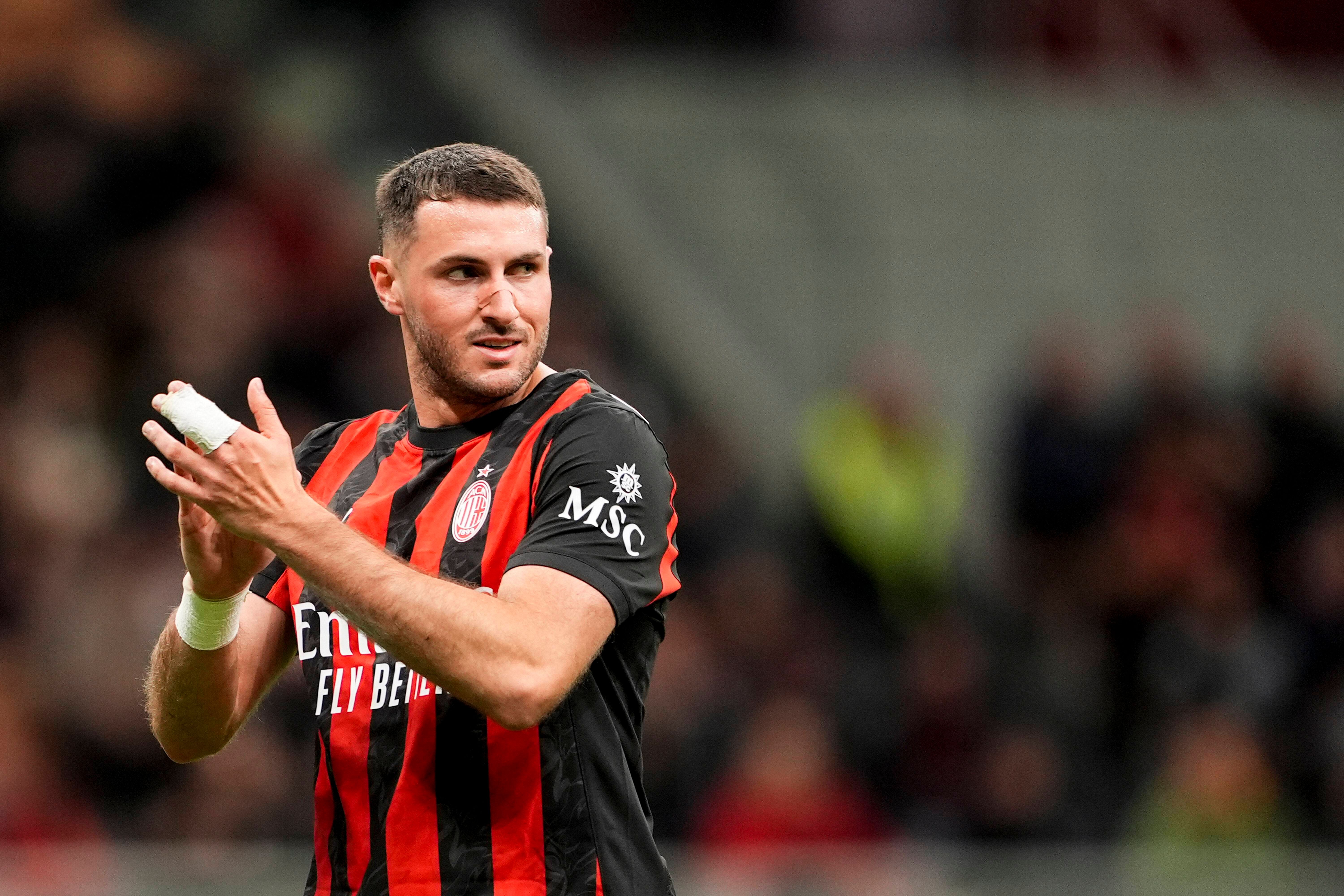 Dos clubes de la Premier llaman a la puerta del Milan preguntando por Santiago Giménez 
