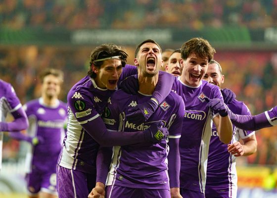 Así queda la Conference League tras la victoria de la Fiorentina y la derrota del AZ Alkmaar en los playoff de la competición europea