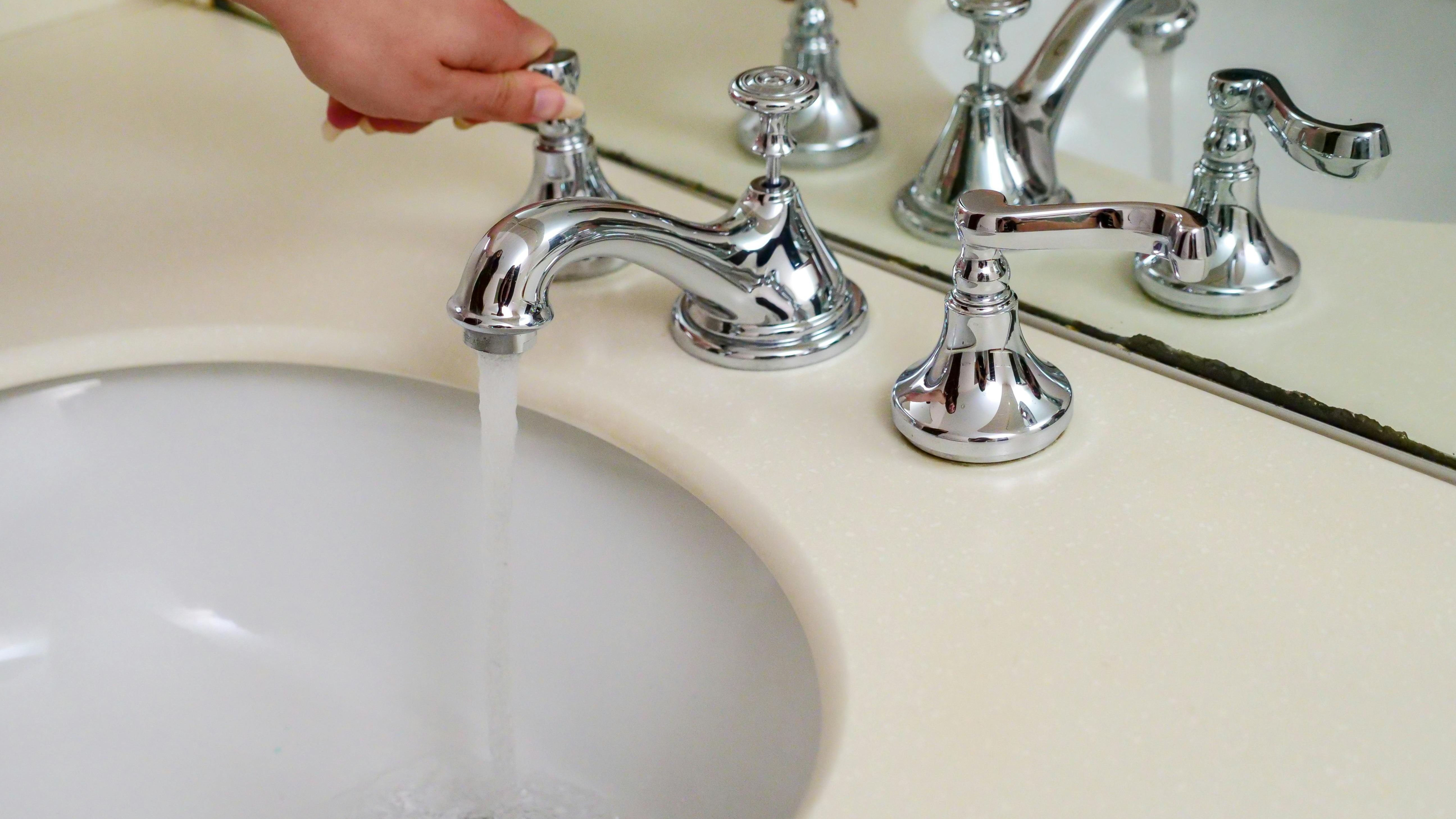 El MIT revoluciona el acceso al agua potable con un dispositivo que la extrae del aire