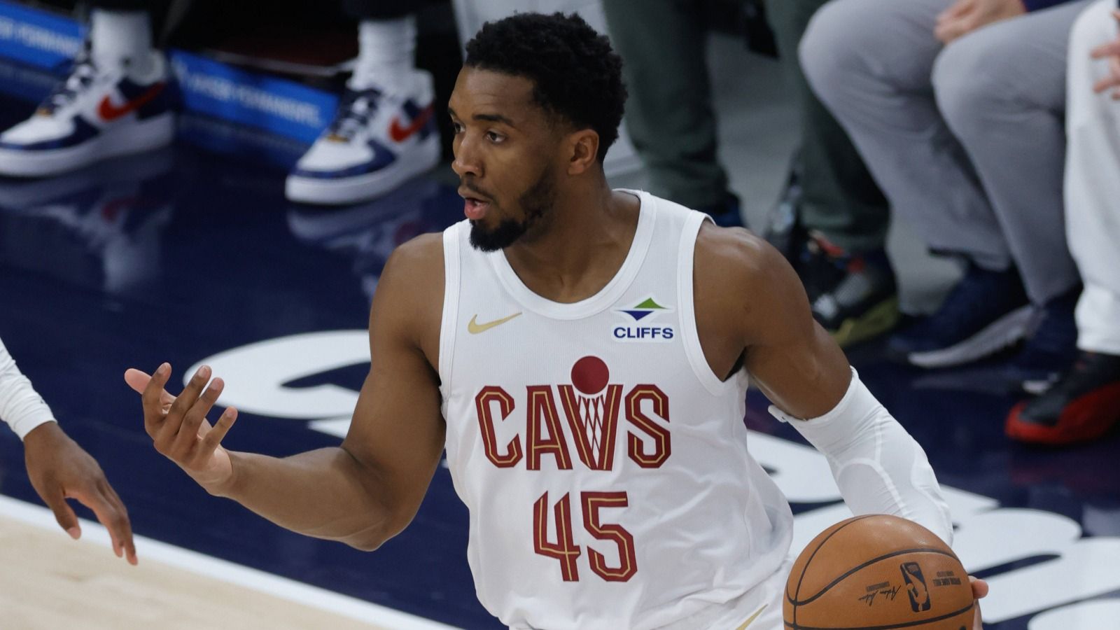 Donovan Mitchell mantiene el pulso con Jalen Brunson y pone en jaque a Giannis Antetokounmpo