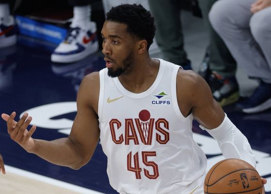 Donovan Mitchell mantiene el pulso con Jalen Brunson y pone en jaque a Giannis Antetokounmpo