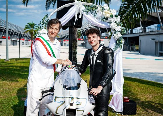 Otra puerta se cierra en el mundial de MotoGP: Bezzecchi renueva con Aprilia