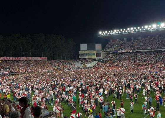 La pelea entre dos jugadores enturbia la celebración del Rayo