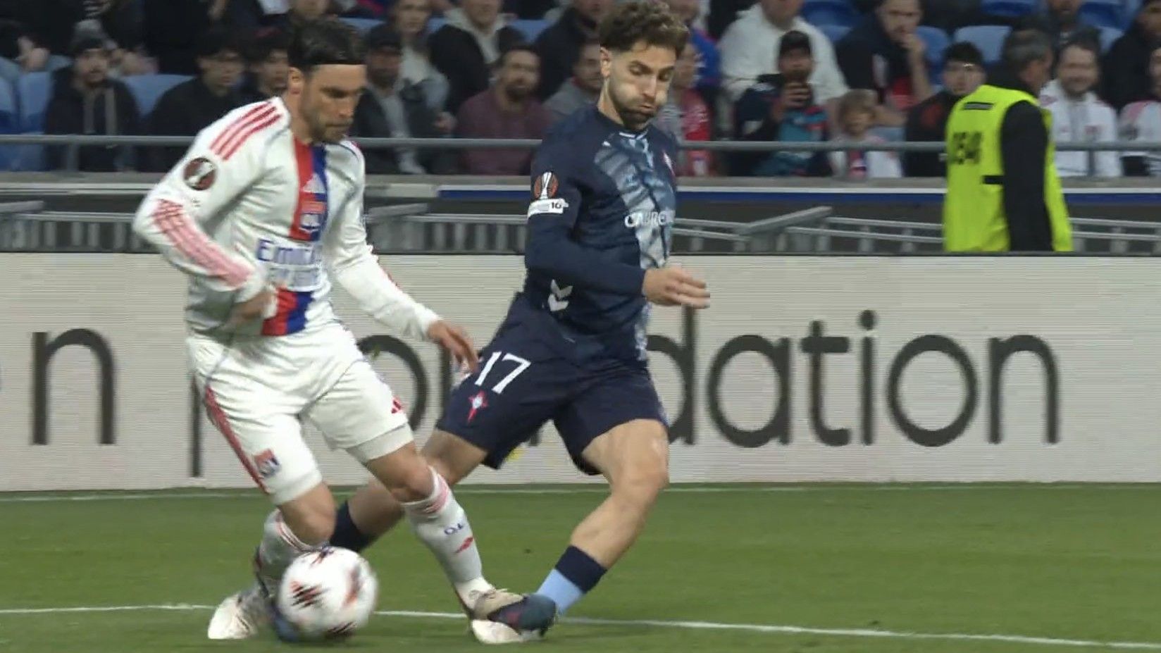 El penalti clamoroso no pitado a Javi Rueda en el Olympique Lyon - Celta