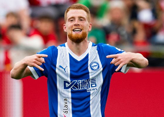 El Ajax entra en la puja por Carlos Vicente y agita el mercado del Alavés