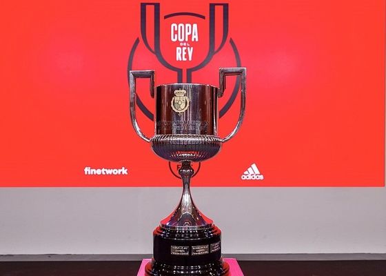 Racing - Barcelona y Burgos - Valencia: resultado, resumen y goles de los partidos de octavos de final de la Copa del Rey
