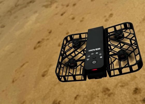 El dron con IA que cabe en el bolsillo y que te convertirá en un auténtico creador de contenidos 