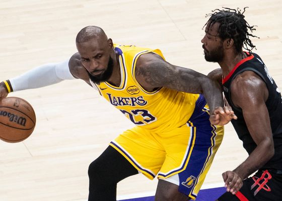 Los Lakers y los Knicks se llevan el primer asalto liderados por LeBron James y Jalen Brunson