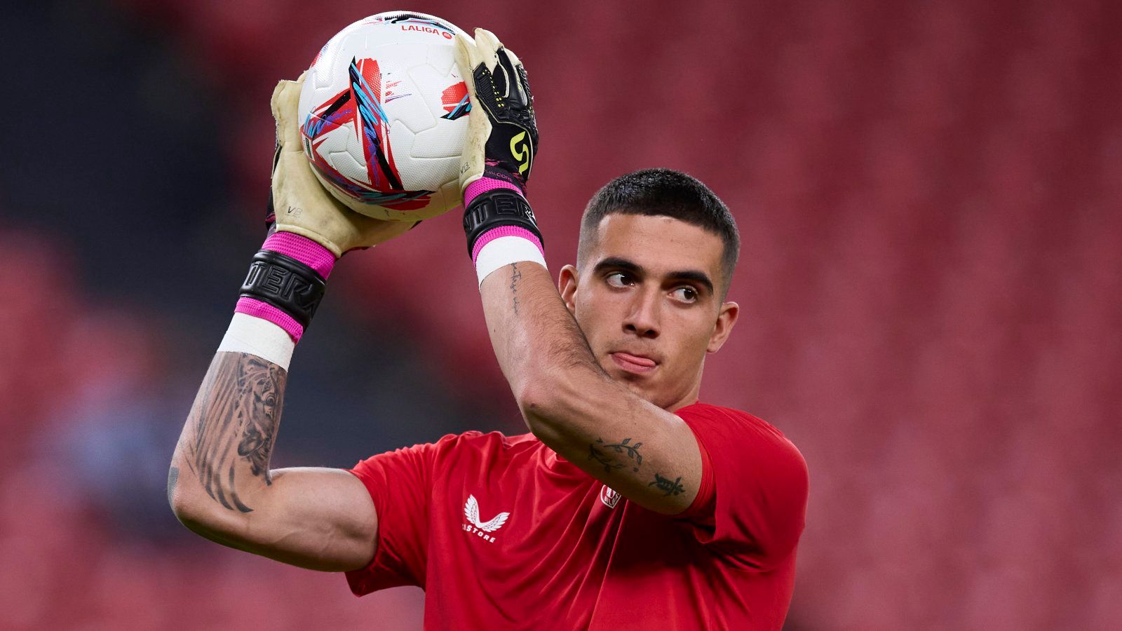 Ernesto Valverde confirma a Álex Padilla para la portería del Athletic Club ante la atenta mirada de Unai Simón