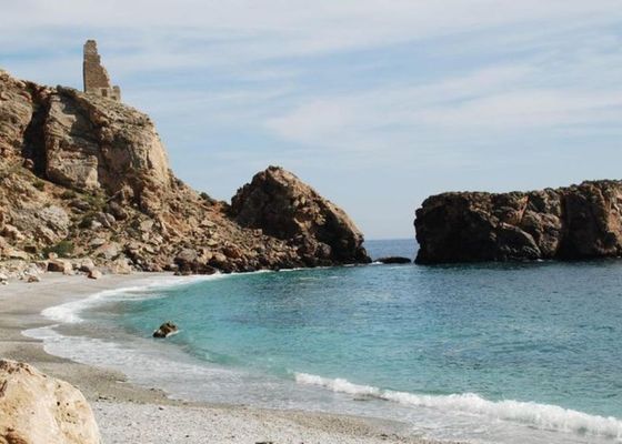 La playa virgen de Granada que es prácticamente desconocida