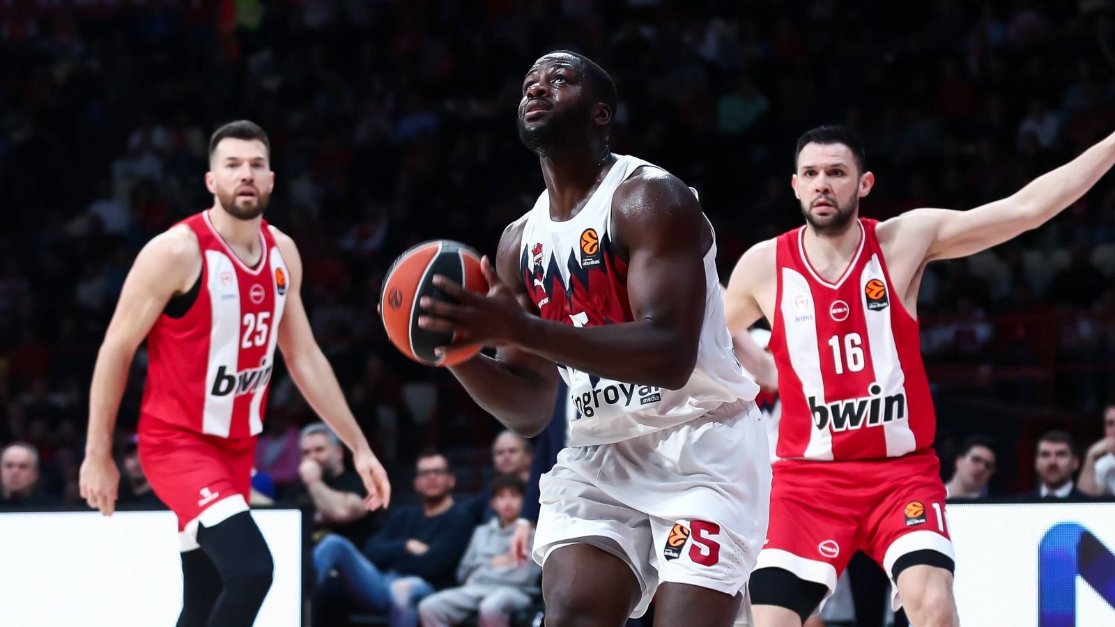 Virtus Bolonia - Baskonia: horario, canal y dónde ver en TV y online el partido de Euroliga