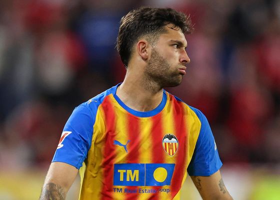 Hugo Duro, delantero del Valencia: "Si el equipo está bien y yo estoy bien, creo que puedo superarlo y debe ser mi objetivo personal"
