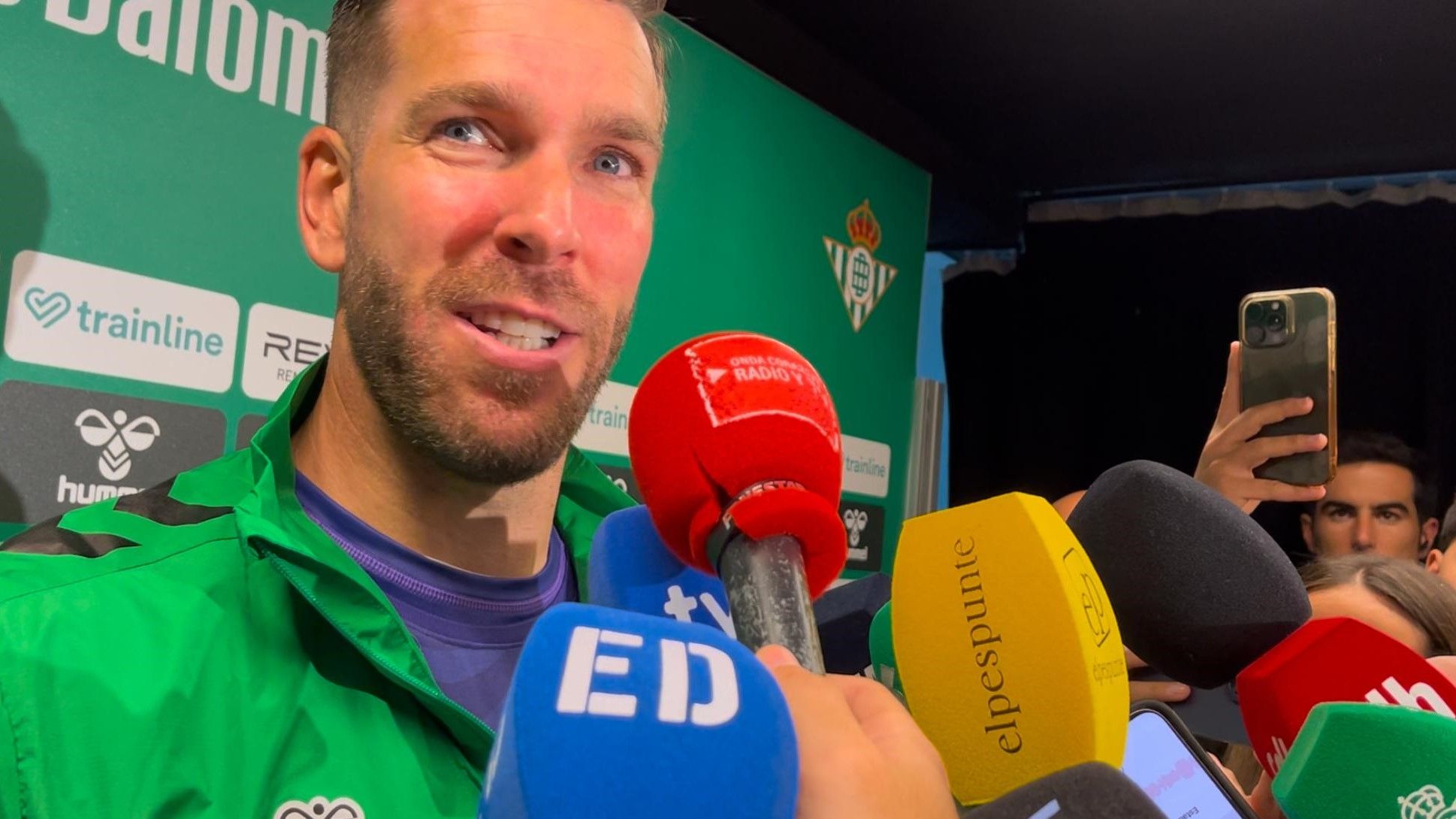 Adrián San Miguel señala el objetivo del Betis en este final de temporada