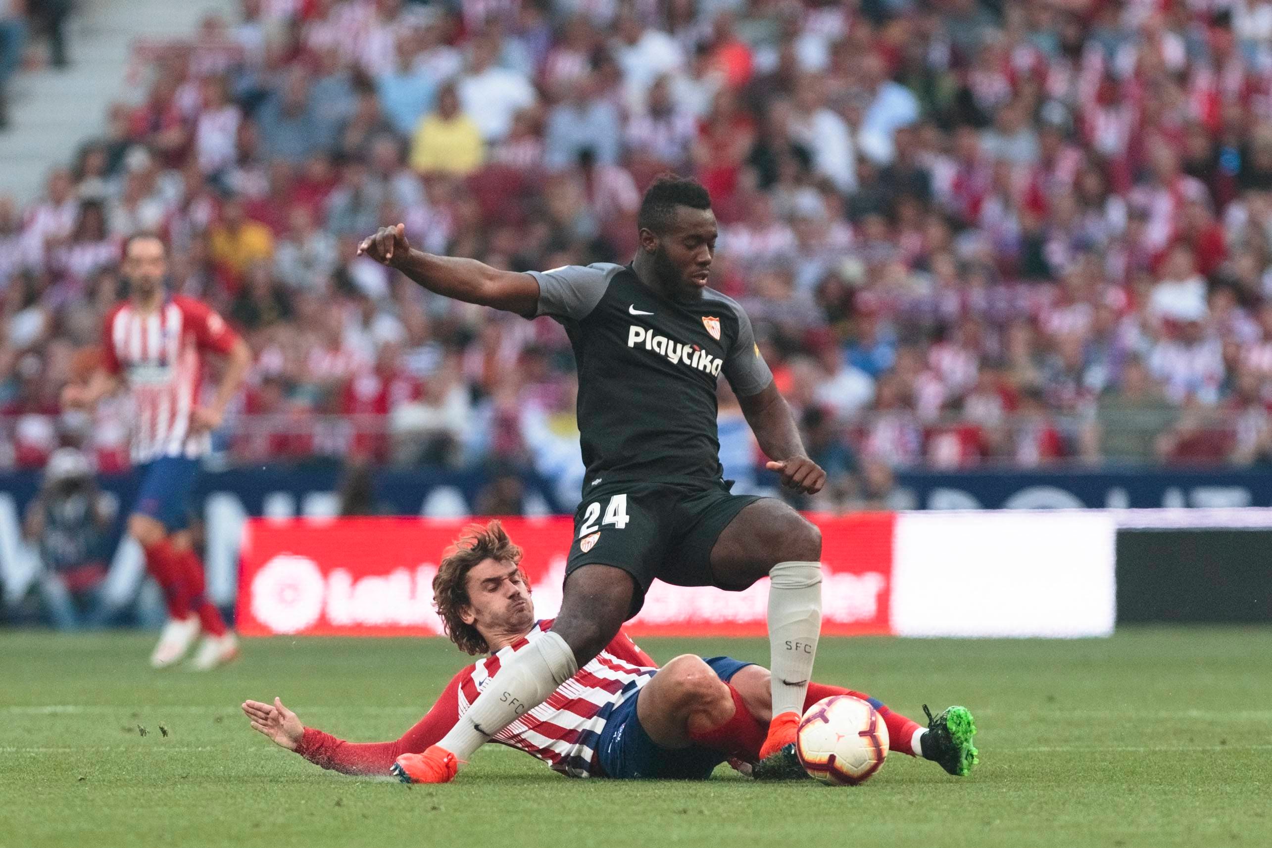 Qué pasó con... Joris Gnagnon: un futbolista peleado con la báscula, amante del pollo asado y despedido por el Sevilla