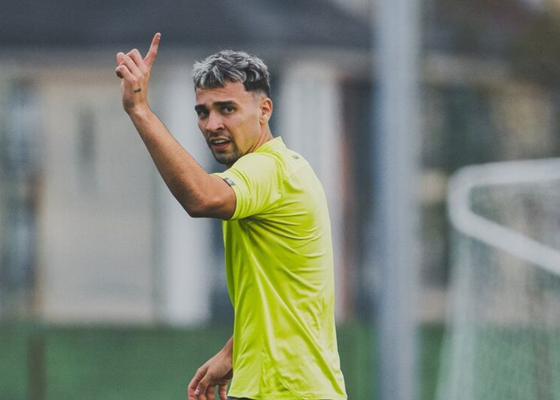 Arana tiene su futuro decidido: "Defiendo los colores del Racing pero Las Palmas es mi equipo"