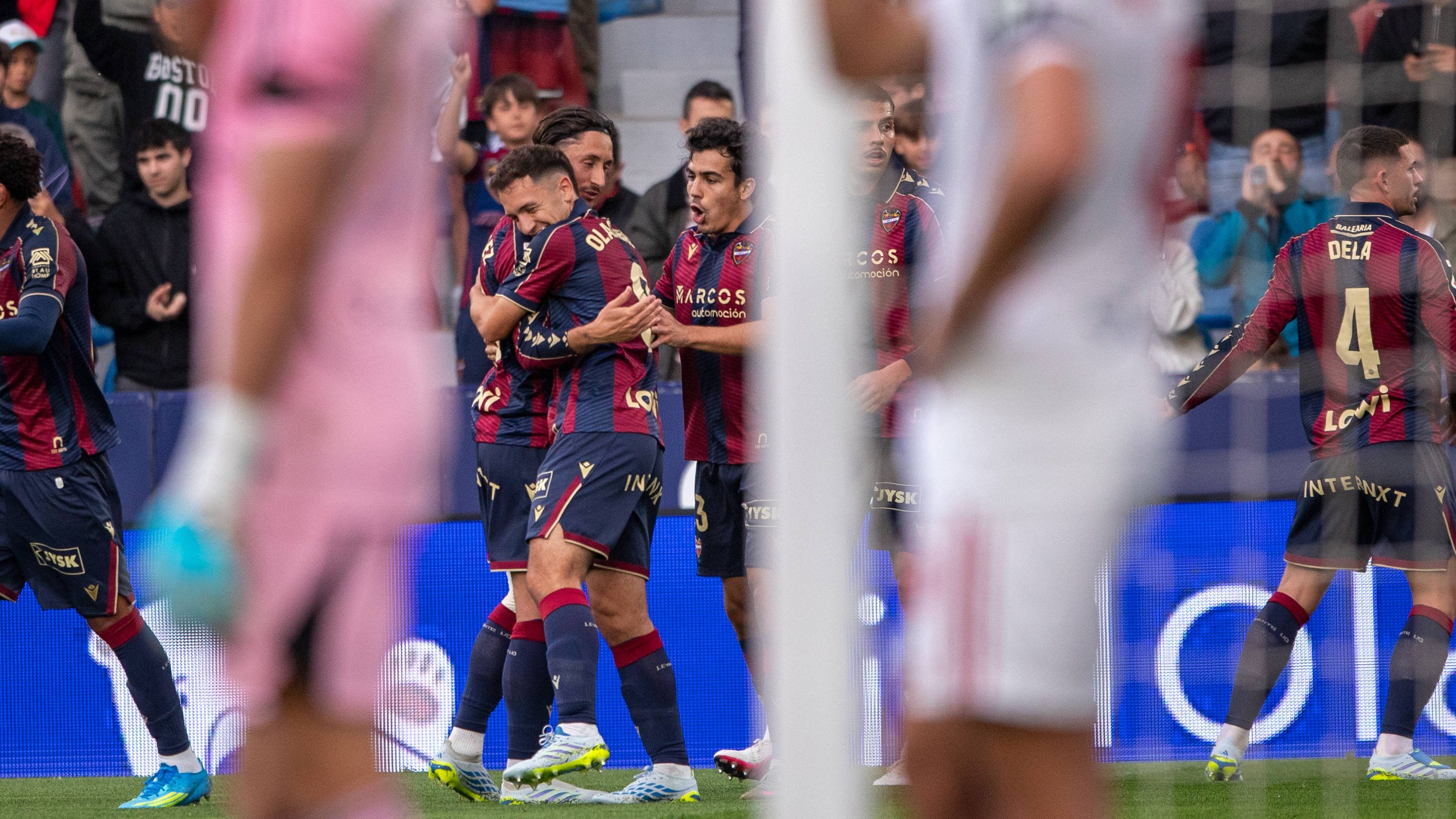 Levante 2-0 Sevilla: Iván Romero apuntilla y el 'lobo' ha venido