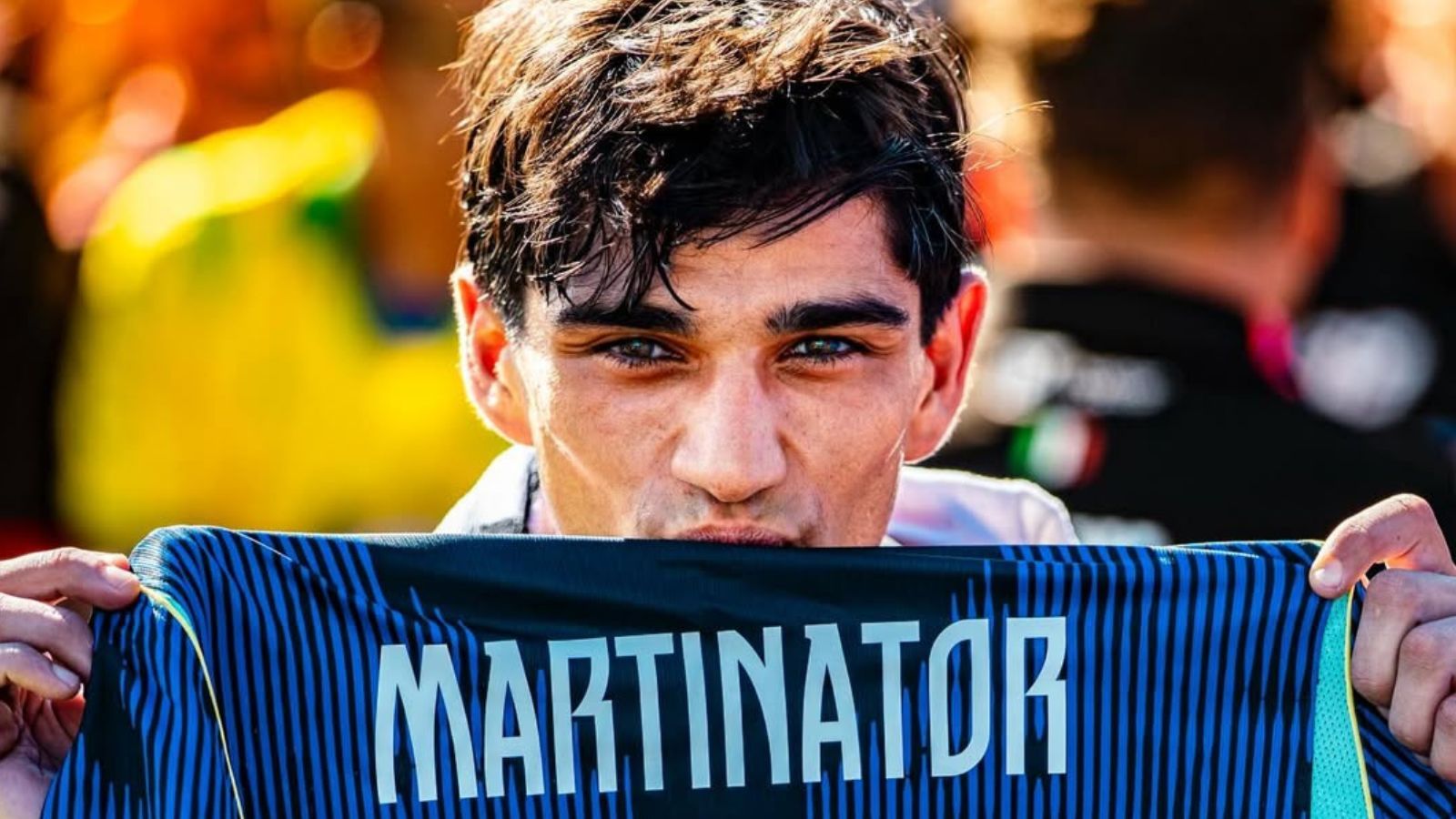 Jorge Martín echa mano de una ayuda... divina