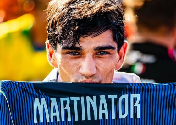 Jorge Martín echa mano de una ayuda... divina