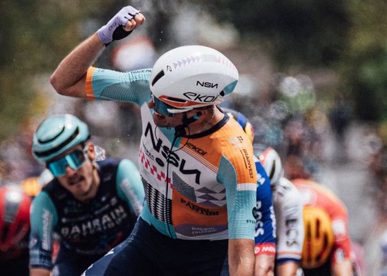 Ethan Vernon triunfa en una Volta a Catalunya condenada a repetir la historia