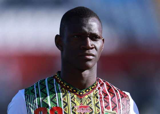 El Valencia cierra el fichaje del internacional con Mali, Aliou Dieng