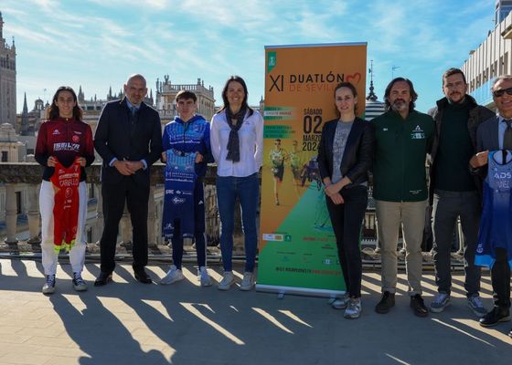  Puesta de largo del XI Duatlón de Sevilla en el Ayuntamiento