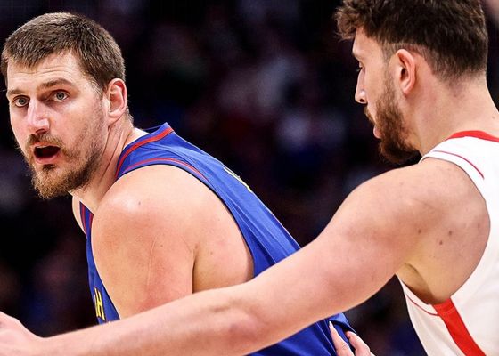 Nikola Jokic mete en un lío a Kevin Durant