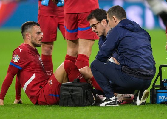 ¡Se daña el ligamento de la rodilla y tiene que abandonar la Eurocopa!