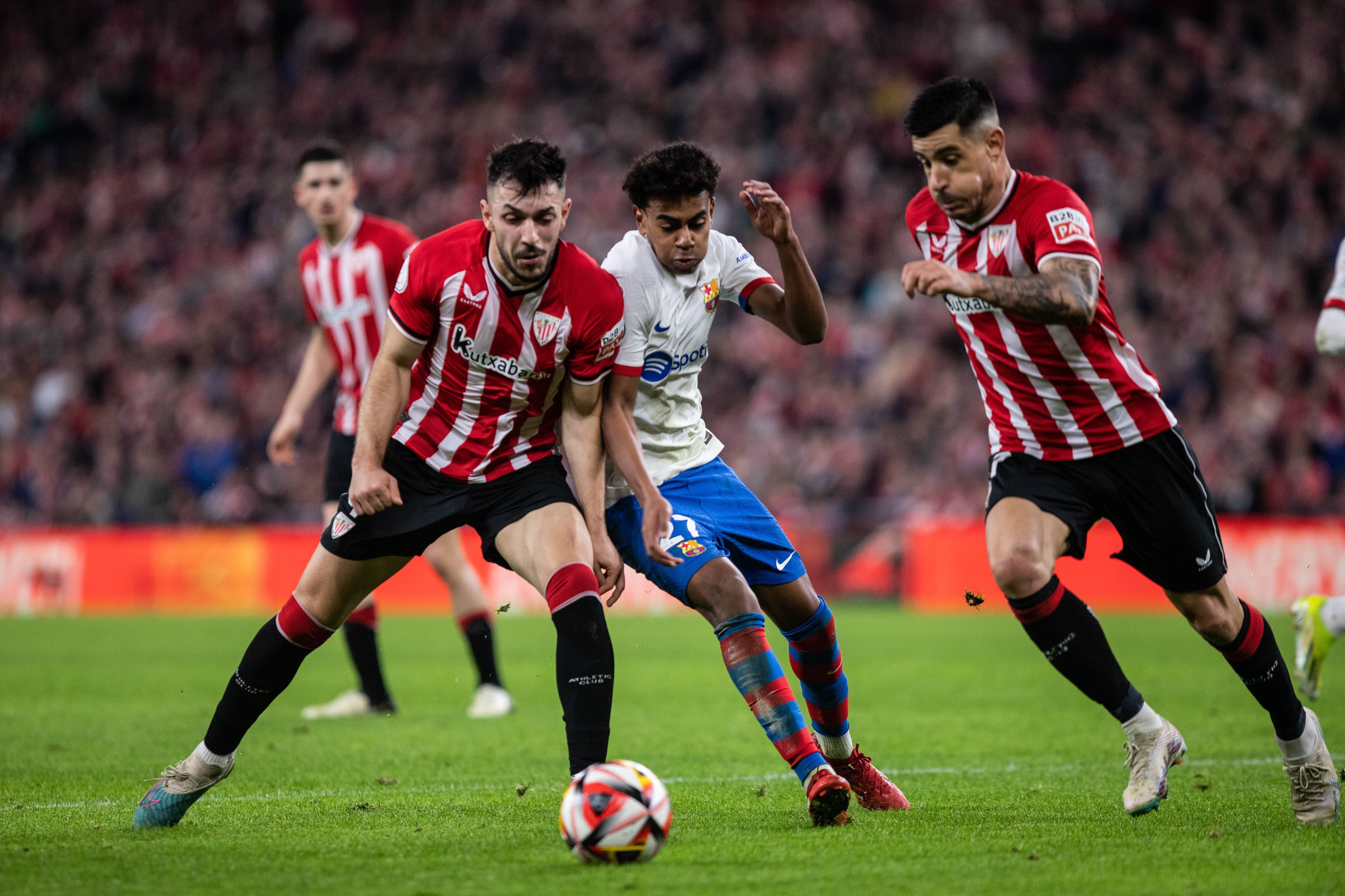 Ovación para Paredes sin los aplausos de Muniain, Yuri y De Marcos