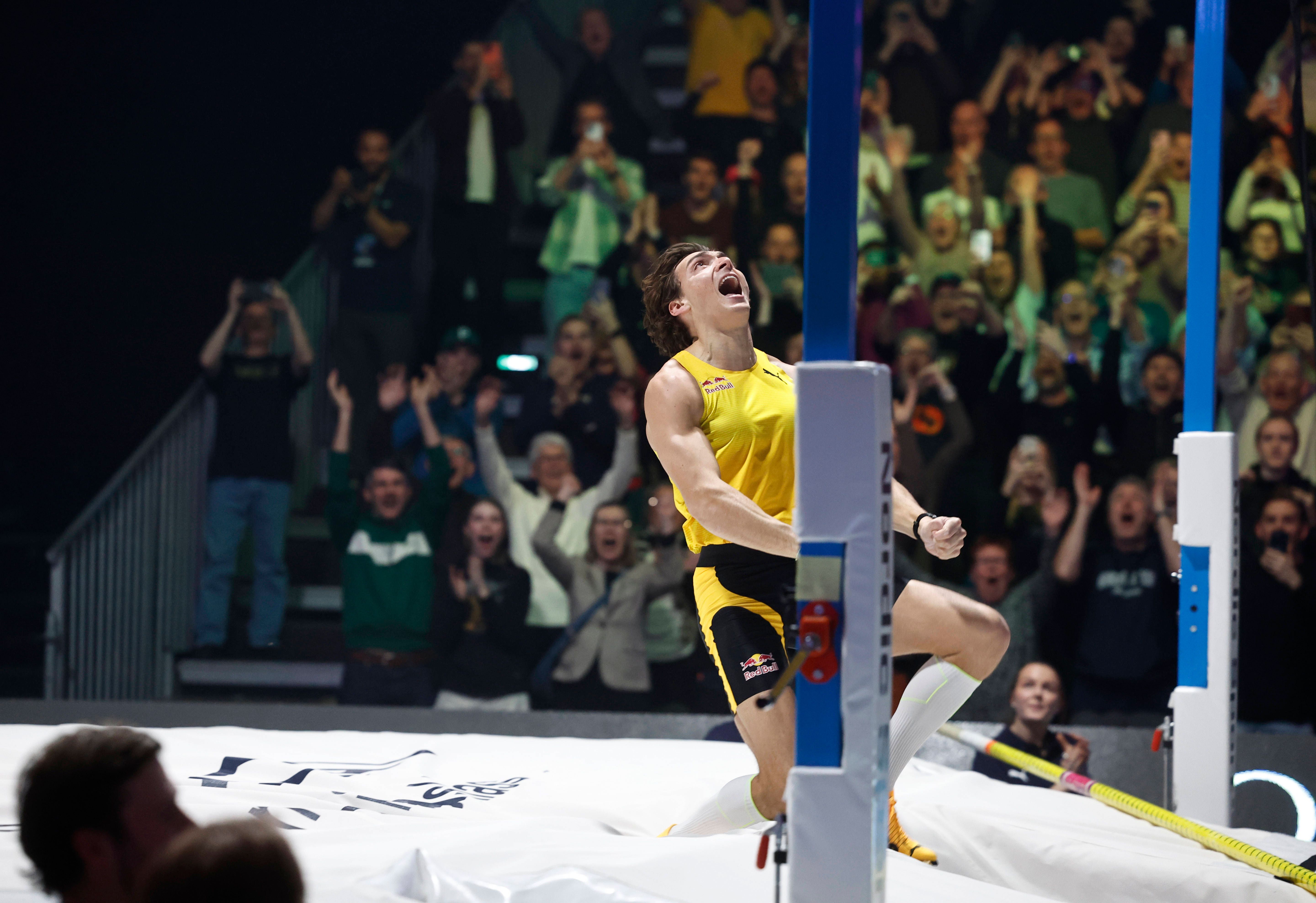 ¿Cuánto dinero gana Duplantis tras batir por decimoquinta vez el récord del mundo de salto con pértiga?