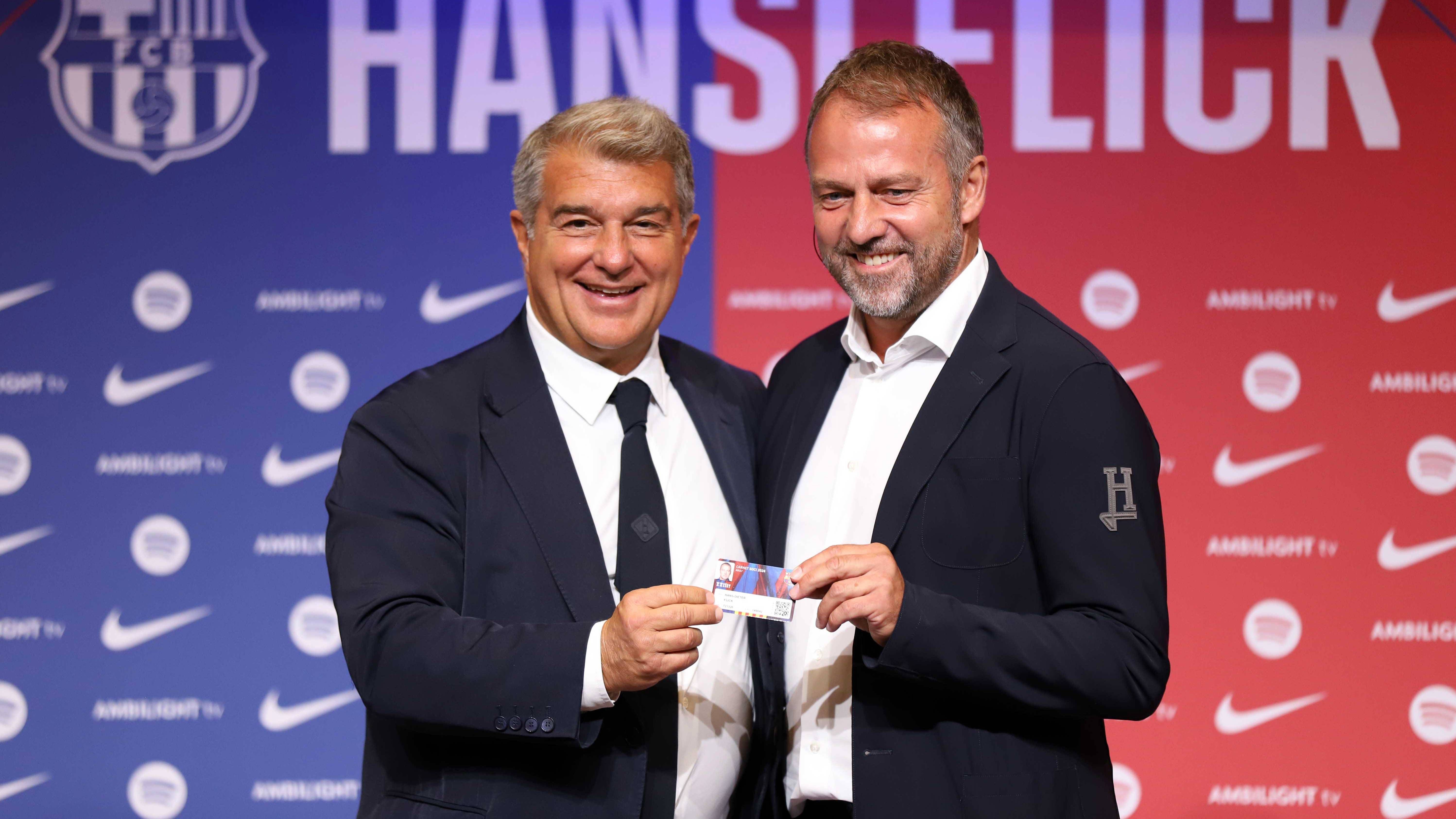 Laporta desliza el futuro de Hansi Flick en una noche histórica en el Camp Nou: "le hace mucha ilusión ser el entrenador de un estadio de 105.000 espectadores"